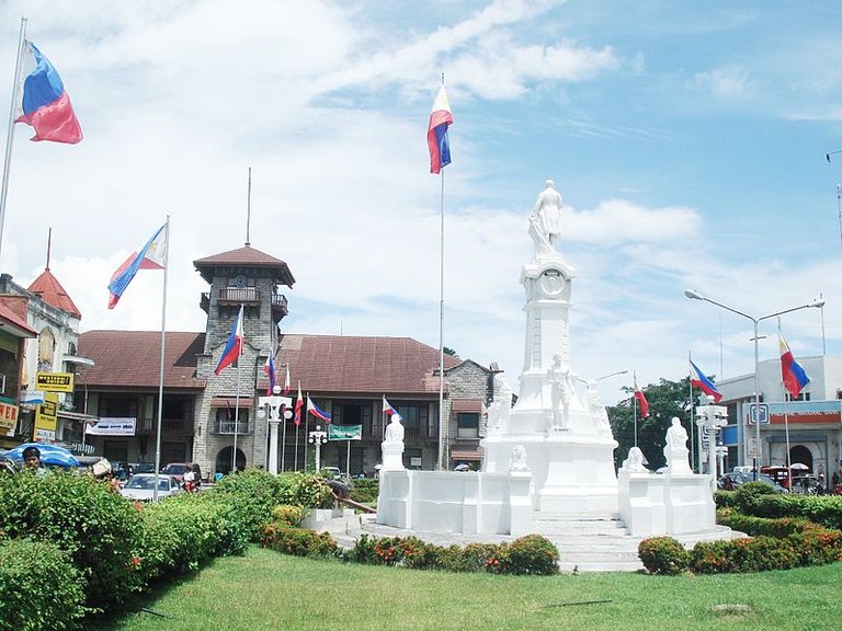 Zamboanga_City_Hall_y_Rizal_Monument.JPG