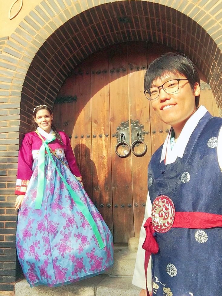 Hanbok01.jpg