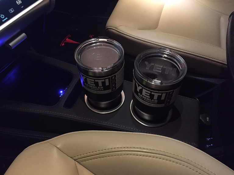 Tesla Front Console Holding Cups.png