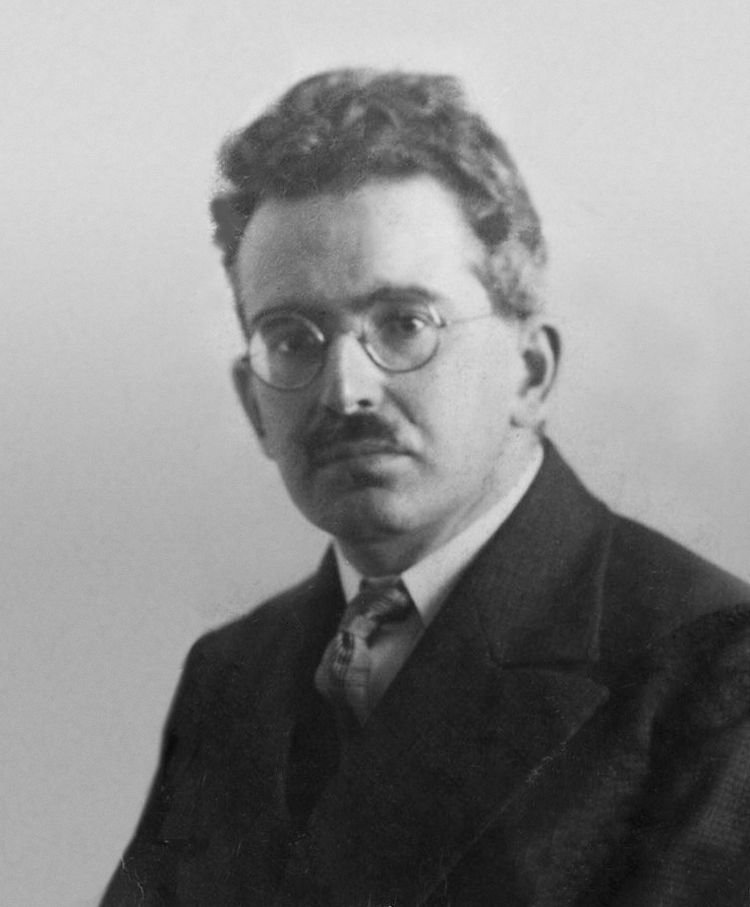 Walter_Benjamin_vers_1928.jpg