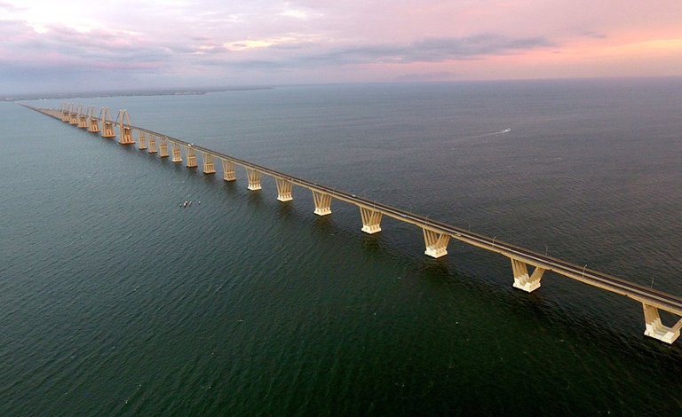 PUENTE-SOBRE-EL-LAGO-DE-MARACAIBO.jpg