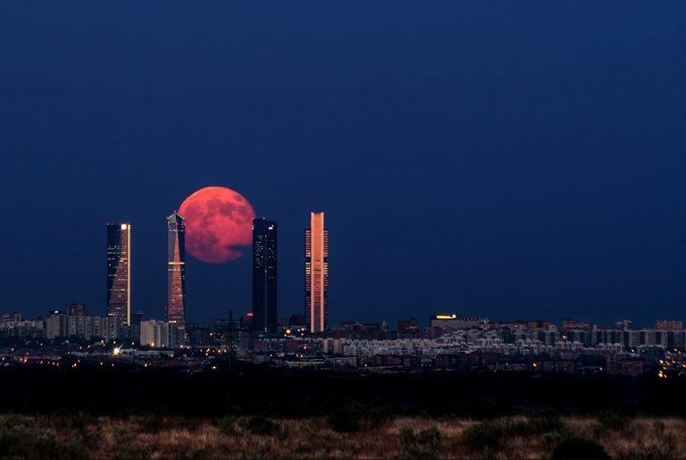 Moon rising above Madrid, Spain.jpg