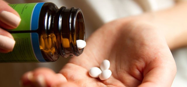 recovery-shutter373422979-hand-with-pills-640x300.jpg