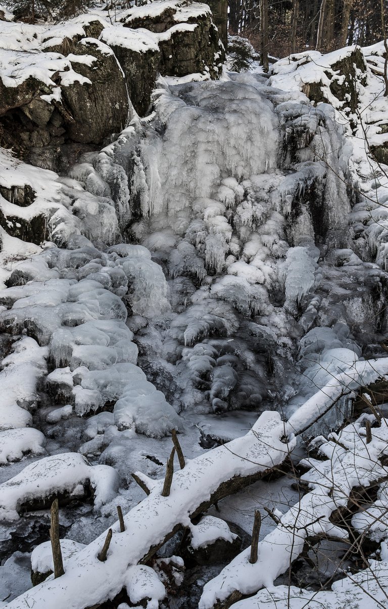 frozen_waterfall.jpg