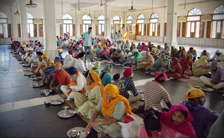 Amritsar-Golden-Temple-Free-Kitchen-1024x633.jpg