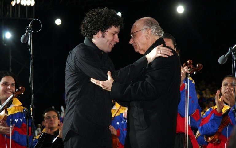 gustavo-dudamel-y-josx-antonio-abreu_crop1522001356169.jpg_892335590.jpg