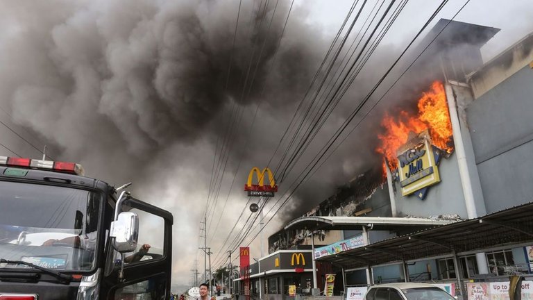 skynews-fire-philippines-nccc_4191146.jpg