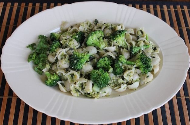 a36broccolipestopasta sm.jpg