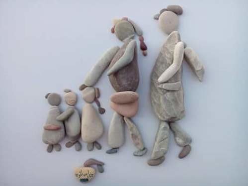 1465196979-family.-pebble-art-by-latakia-based-sculptor-nizar-ali-badr-syria.jpg