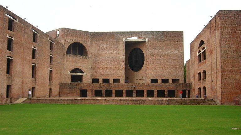 Louis_Kahn_Plaza.jpg