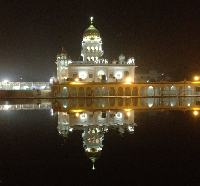 Gurudwara Bangla Sahib, Sikh house of worship.JPG