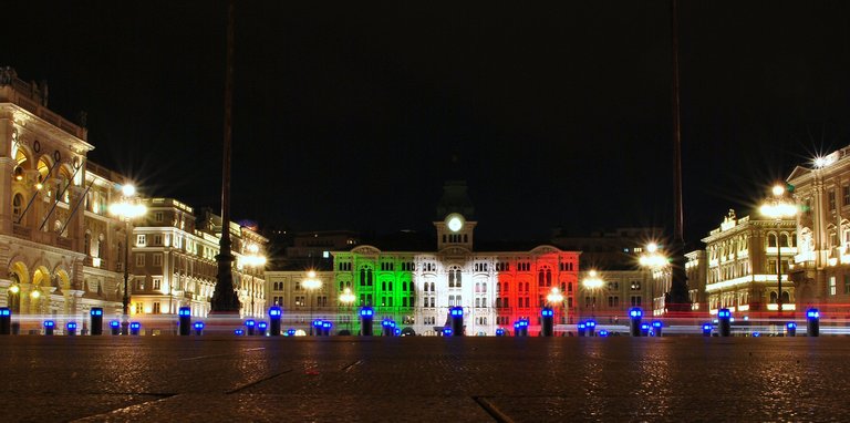 piazza bandiera italia.jpg