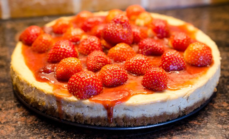 Strawberry_cheesecake_round.jpg