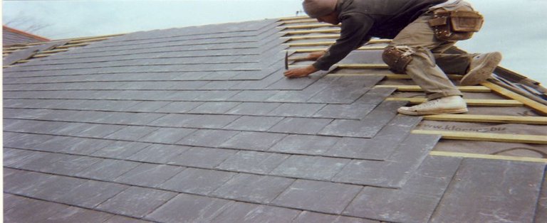 Cross-checking-the-credibility-of-roofing-contractor.jpg