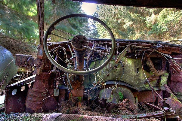 chatillon-car-graveyard-abandoned-cars-cemetery-belgium-8.jpg