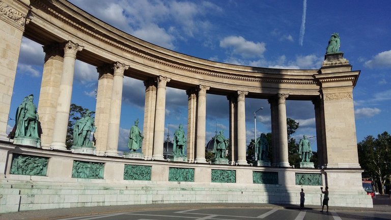 Hero Square Budapest.jpg