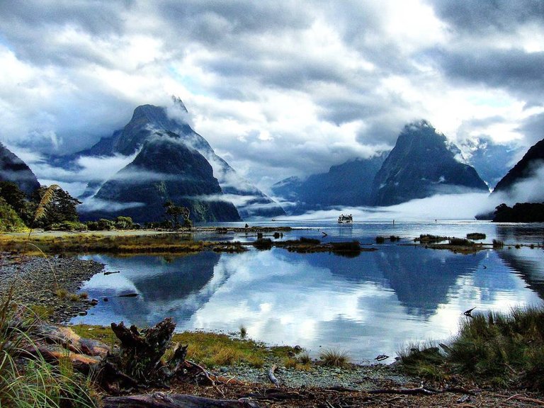 milford sound.jpg