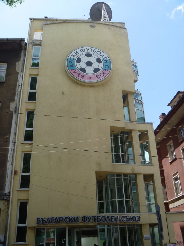 (36) Edificio del equipo nacional de futbol de Bulgaria por la Av. Ivan Asen.JPG