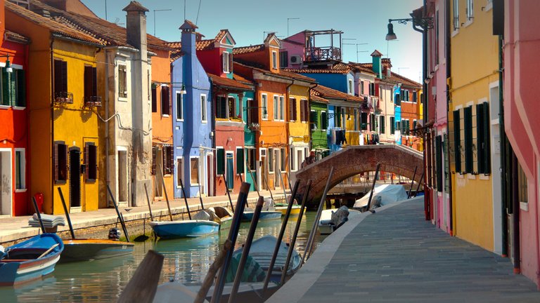 Burano, Italy 1920x1080.jpg