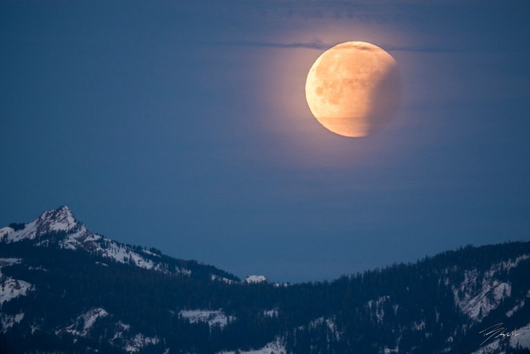 Blood Moon gh5 with mountain web.jpg