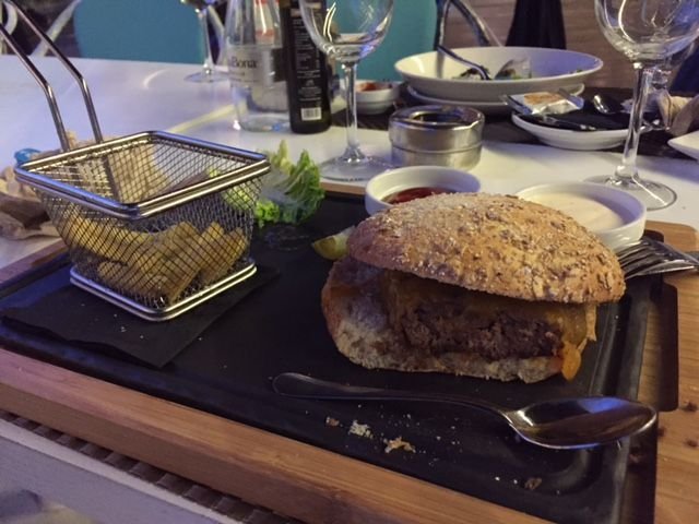 Barcelona Burger Tendonitis Expert.JPG