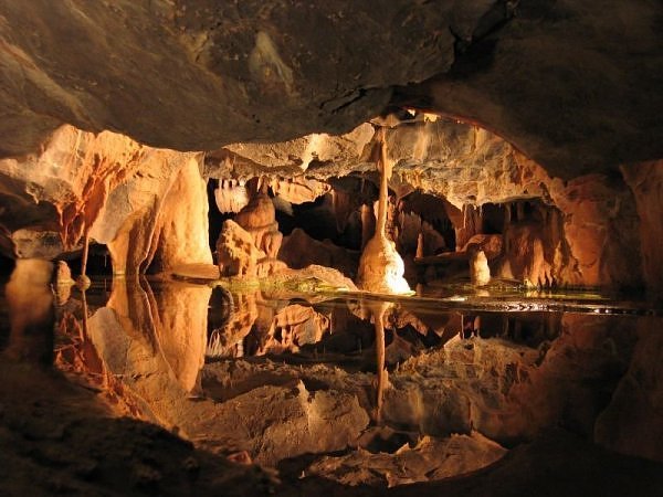 cheddar-gorge-adn-cave1.jpg