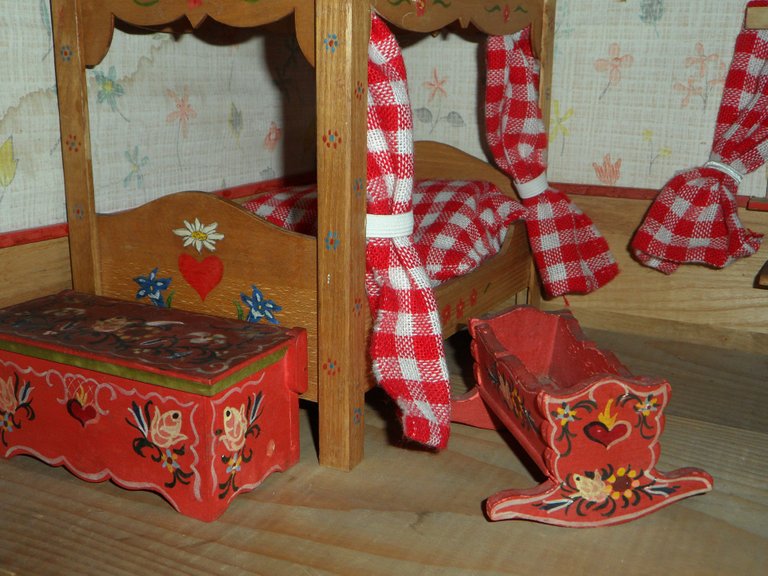 dolls-houses-167138_1920.jpg