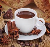 anis-de-chocolate-quente-de-pedaços-de-chocolate-de-canela-e-de-estrela-vintage-50979129.jpg