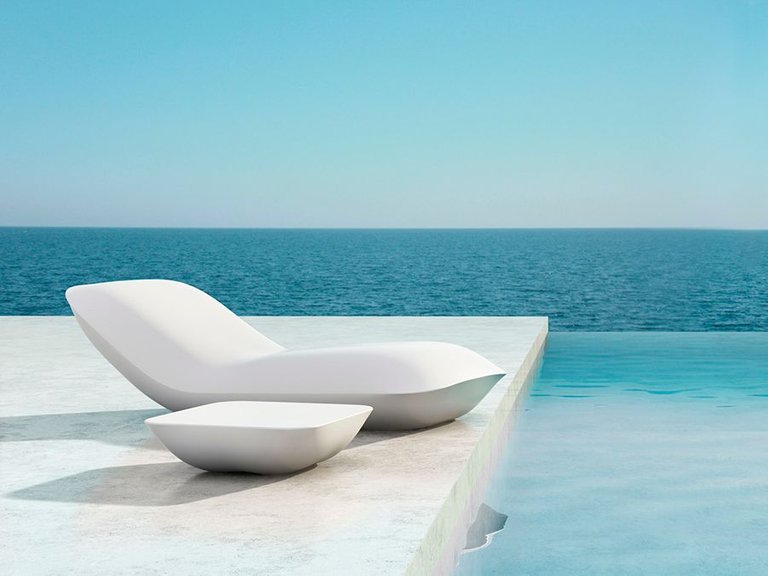 PillowSunChaise_StefanoGiovannoni_Vondom_OrangeSkin2.jpg