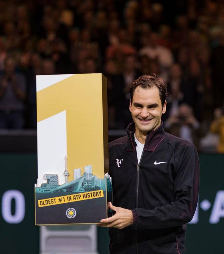 06_Federer_No.1_Award.jpg