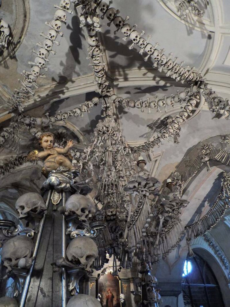 sedlec ossuary4.jpg