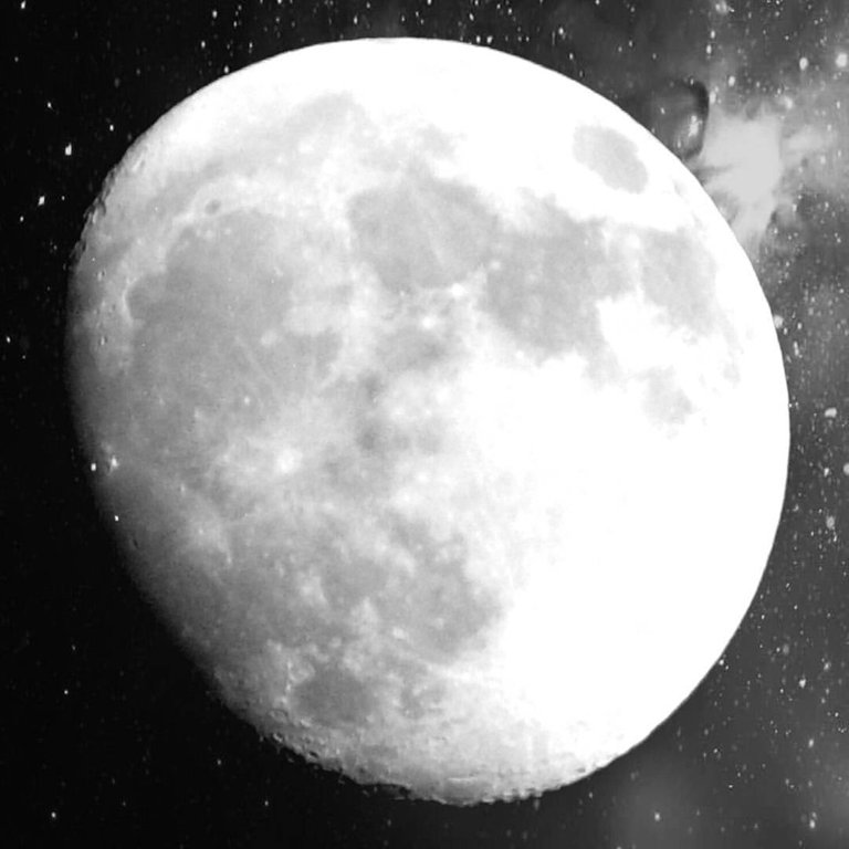 Moon001.jpg