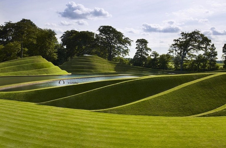 phenomenal-garden-of-cosmic-speculation-in-scotland-5-9f73a2c0e5048fc44eb02189eef19334.jpg
