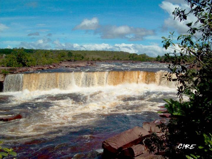 Cortinas del río Yuruaní  2.jpg