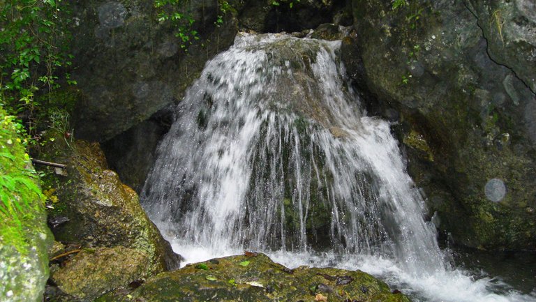 Kleiner_Wasserfall.JPG