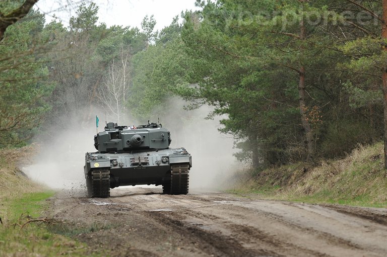 Leopard Tank.jpg