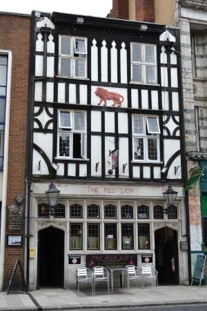 the-red-lion-pub.jpg