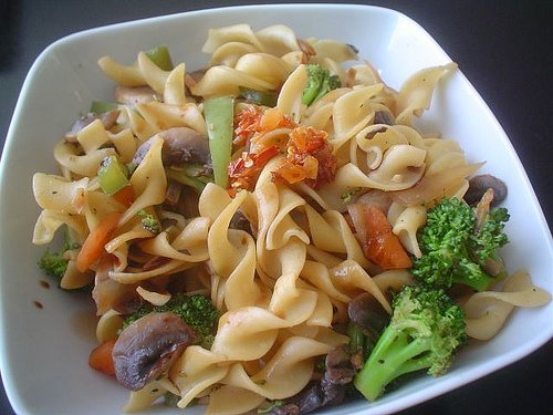 pasta con pollo y vegetales.jpg