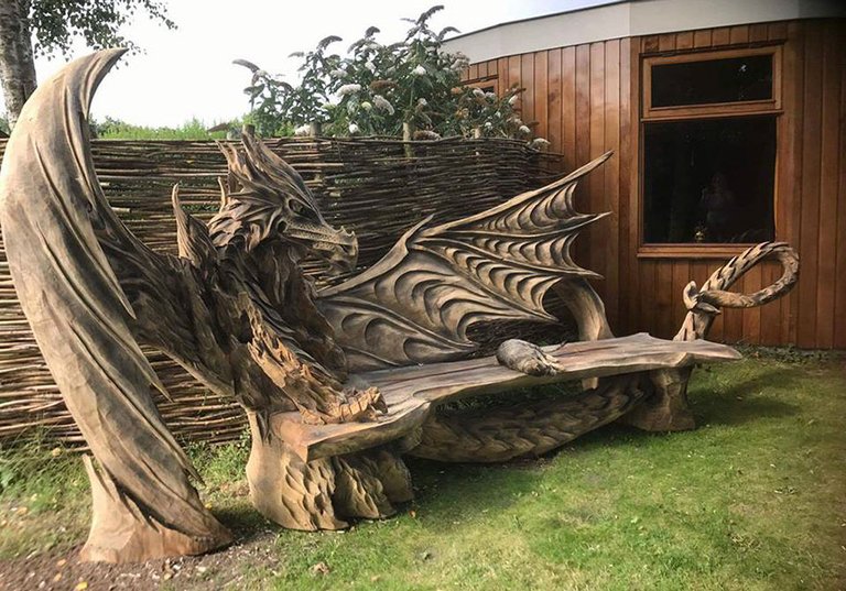 wood-chainsaw-carve-dragon-bench-igor-loskutow-11-59a69ca3cb8f0__880.jpg