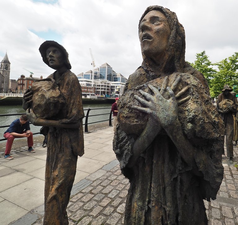 famine-statues.jpg