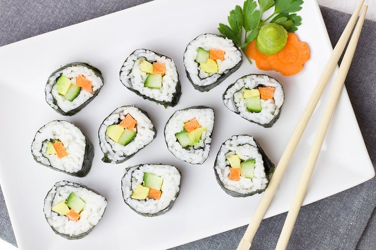 sushi-2112350_960_720.jpg