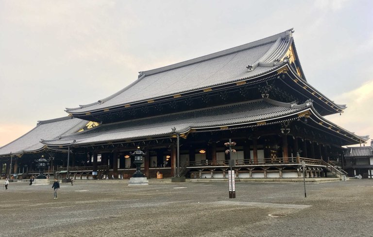 higashi-hongan-ji.jpg