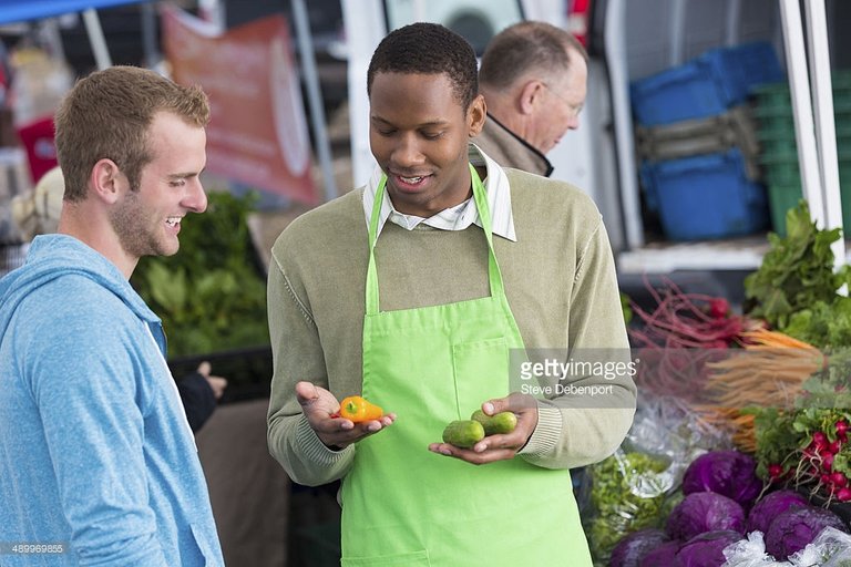 worker-talking-to-customer-at-a-local-farmers-market-picture-id489969855.jpg