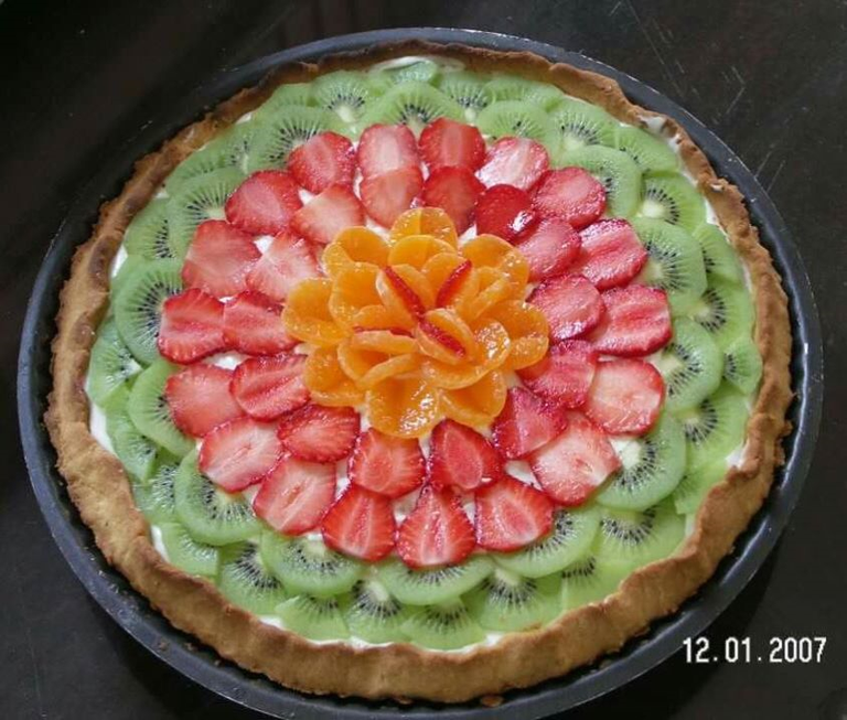 cream and fruit pie