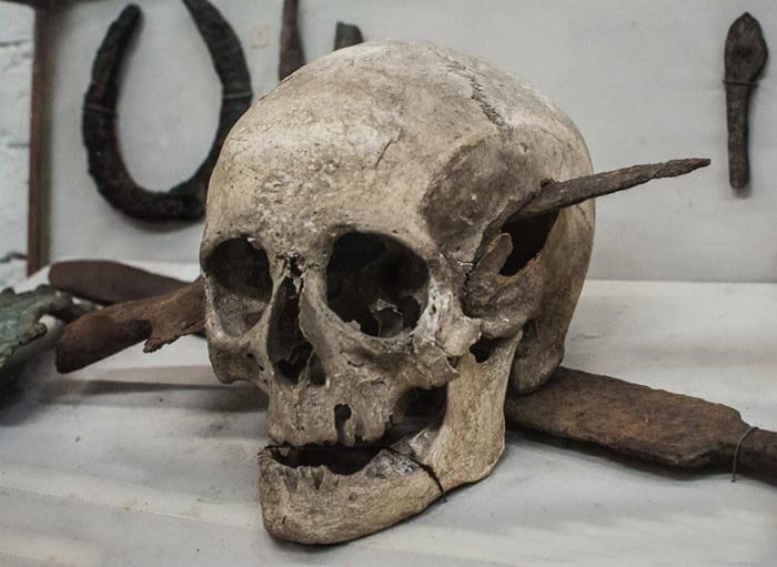 Skull of a Roman solider who died during the Gallic Wars, 1st century BC. Museo Rocsen in Argentina.jpg