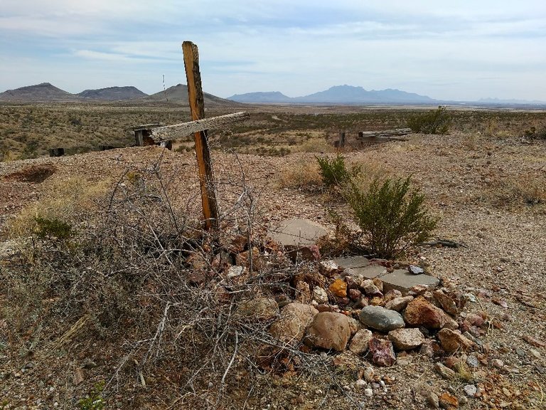 grave-green-leaf-mine-deming-new-mexico.jpg