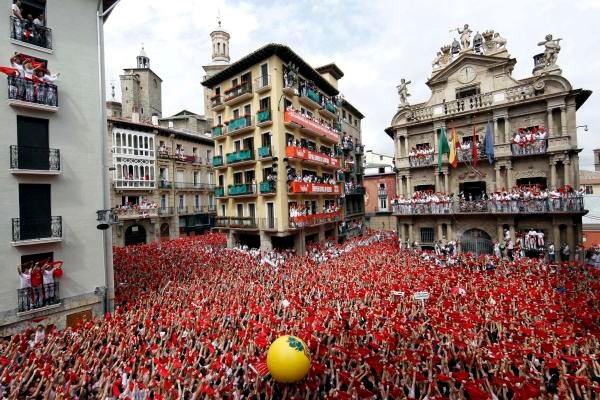 plaza san fermin 2016 hotelabret.com.jpg