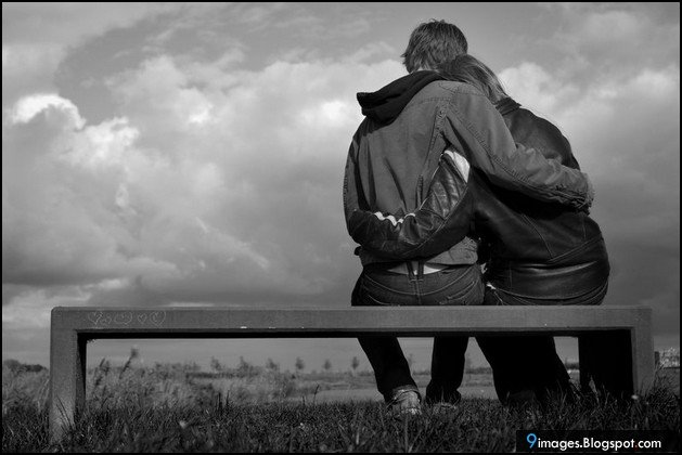 sad-couple-hug-cute-bench.jpg