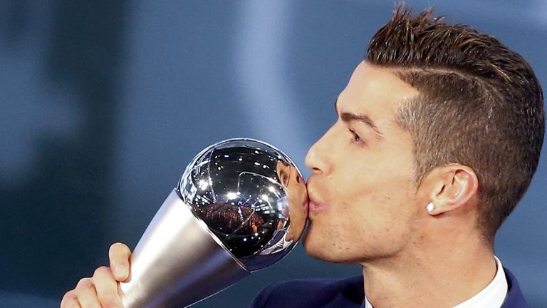 football-soccer-fifa-awards-ceremony-year-player_a1a0b366-d69e-11e6-a260-7aa04c68bc63.jpg