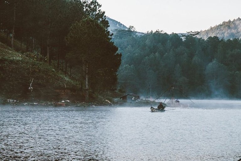 Tuyen Lam Lake 2.jpg